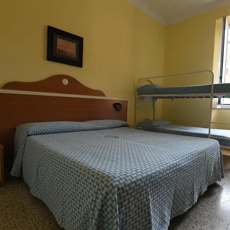 Hotel Maria & 2*