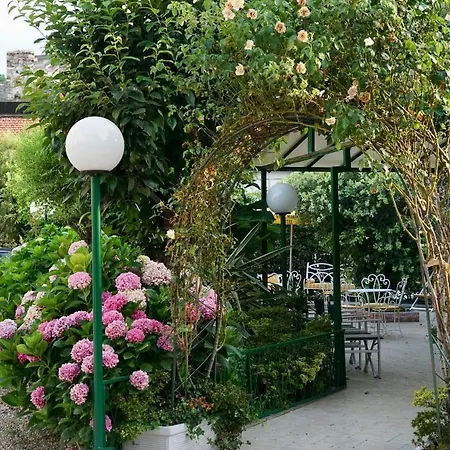 Hotel Maria & Varazze