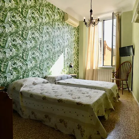 Hotel Maria & 2*