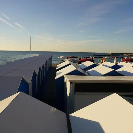 Maria & Hotell Varazze