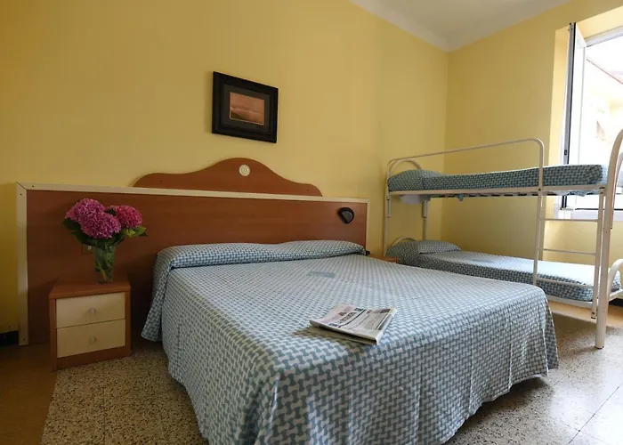 Maria & Szálloda Varazze
